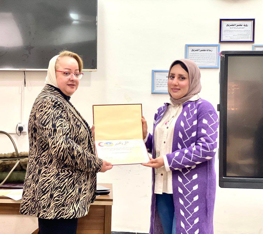 مشاركة تدريسية من عمادة الكلية بورشة علمية في كلية طب حمورابي