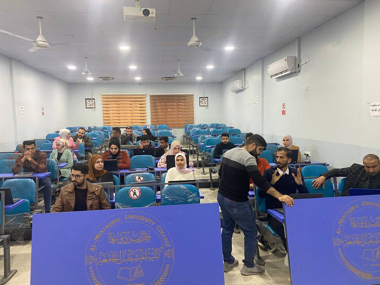 جانب من حضور السادة مسؤولي المواقع الالكترونية ورشة عمل في البناية الطبية