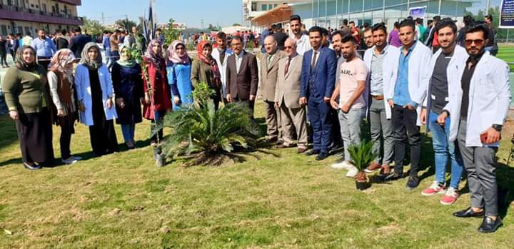 مشاركة اساتذة وطلبة من قسم تقنيات التحليلات المرضية بحملة التشجير في الكلية 