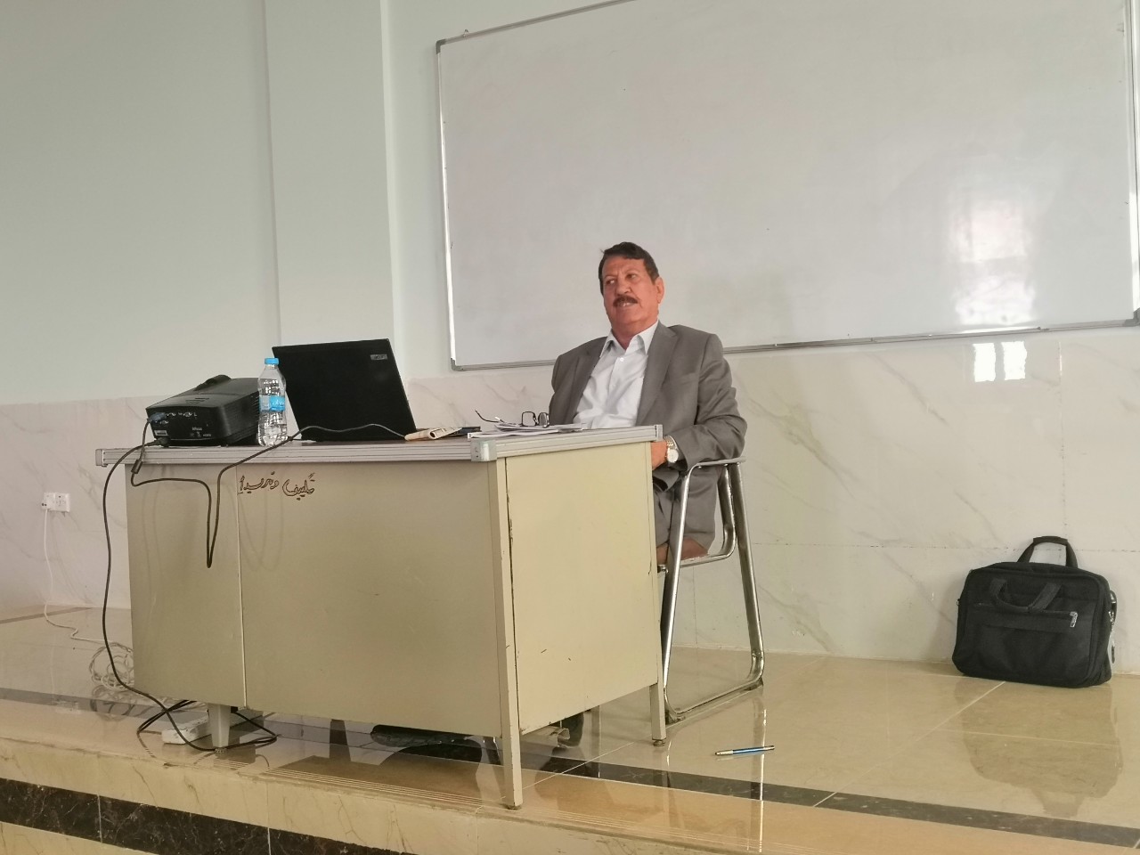 حلقة نقاشية بعنوان نظام المقررات 