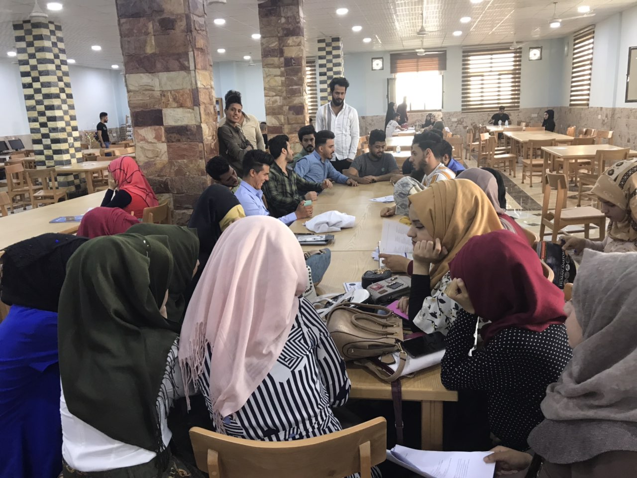 بتوجيه مباشر من قبل أ.د.عذراء يحىى محمد والدكتور على عبد الحسين وبقية أساتذة القسم  طلبة قسم طب الاسنان يزورون المكتبه المركزيه في كلية المستقبل الجامعة للاطلاع على المصادر العلمية 