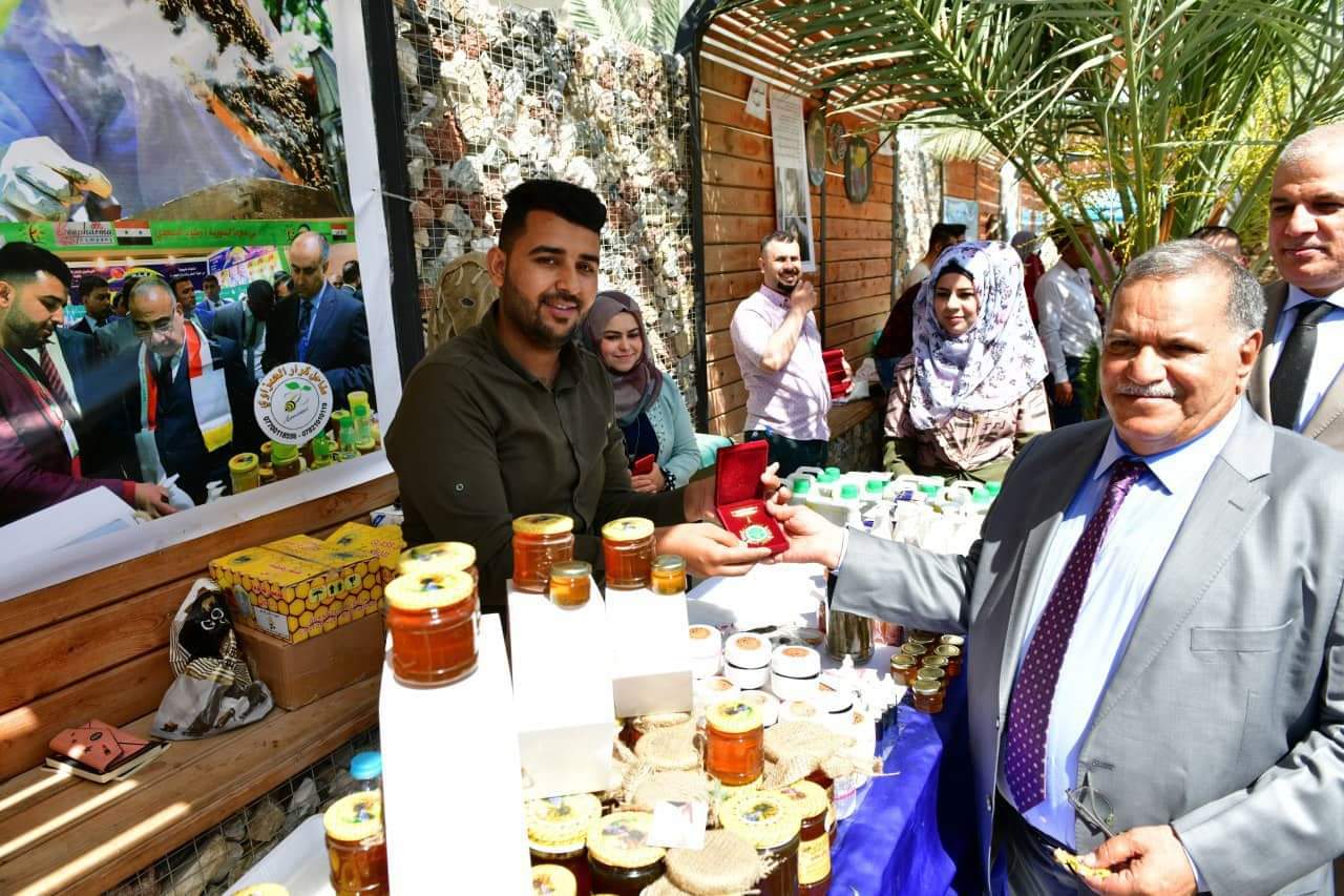 المهرجان التاسع لكلية المستقبل الجامعة - معرض العسل 