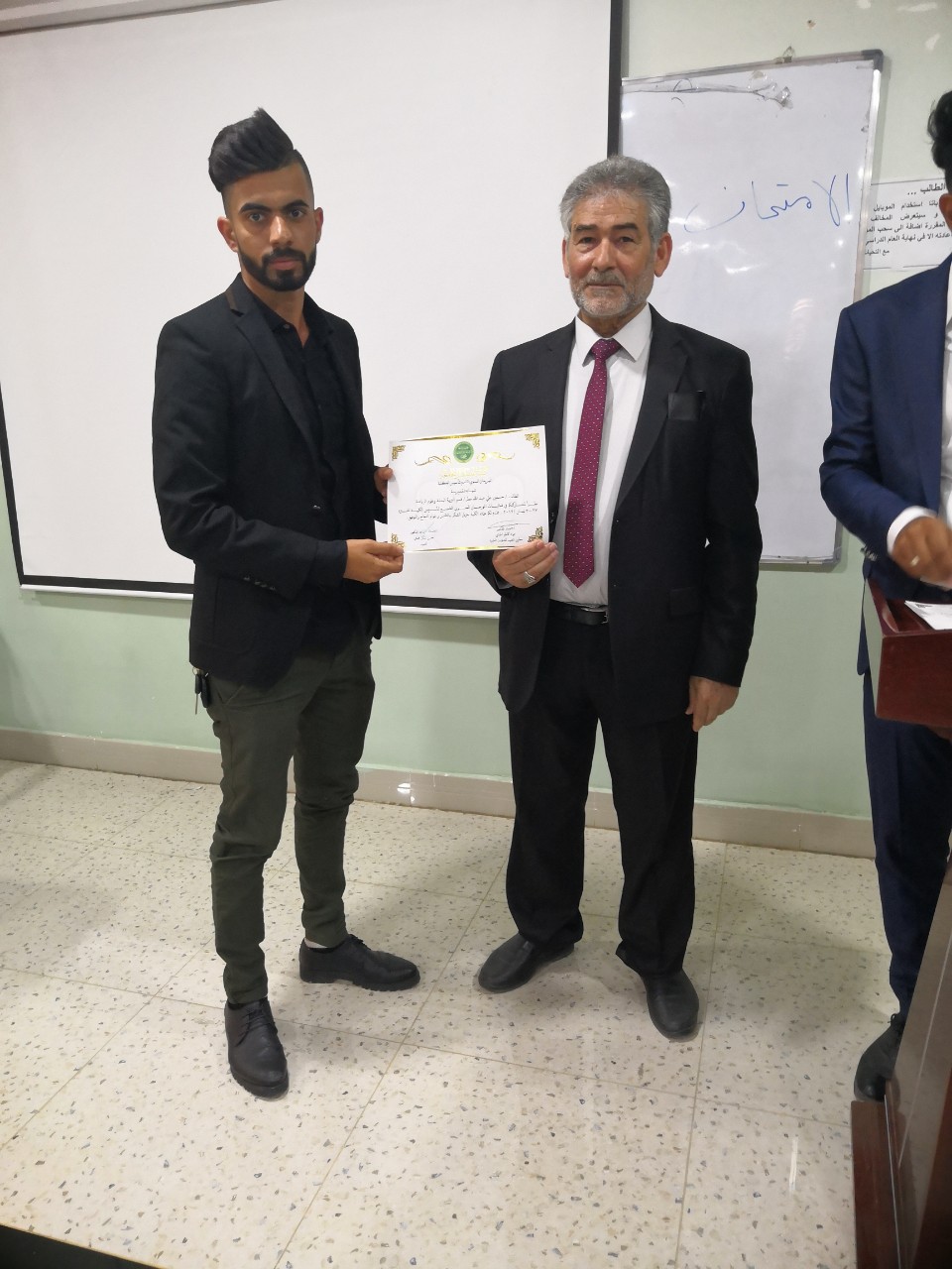 تكريم الطلبة المتفوقين في كلية المستقبل الجامعة قسم التربية البدنية وعلوم الرياضة