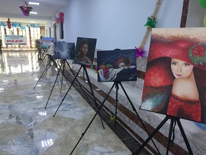 الرسم والعملة القديمة بالاضافة الى الأعمال اليدوية والحرفية