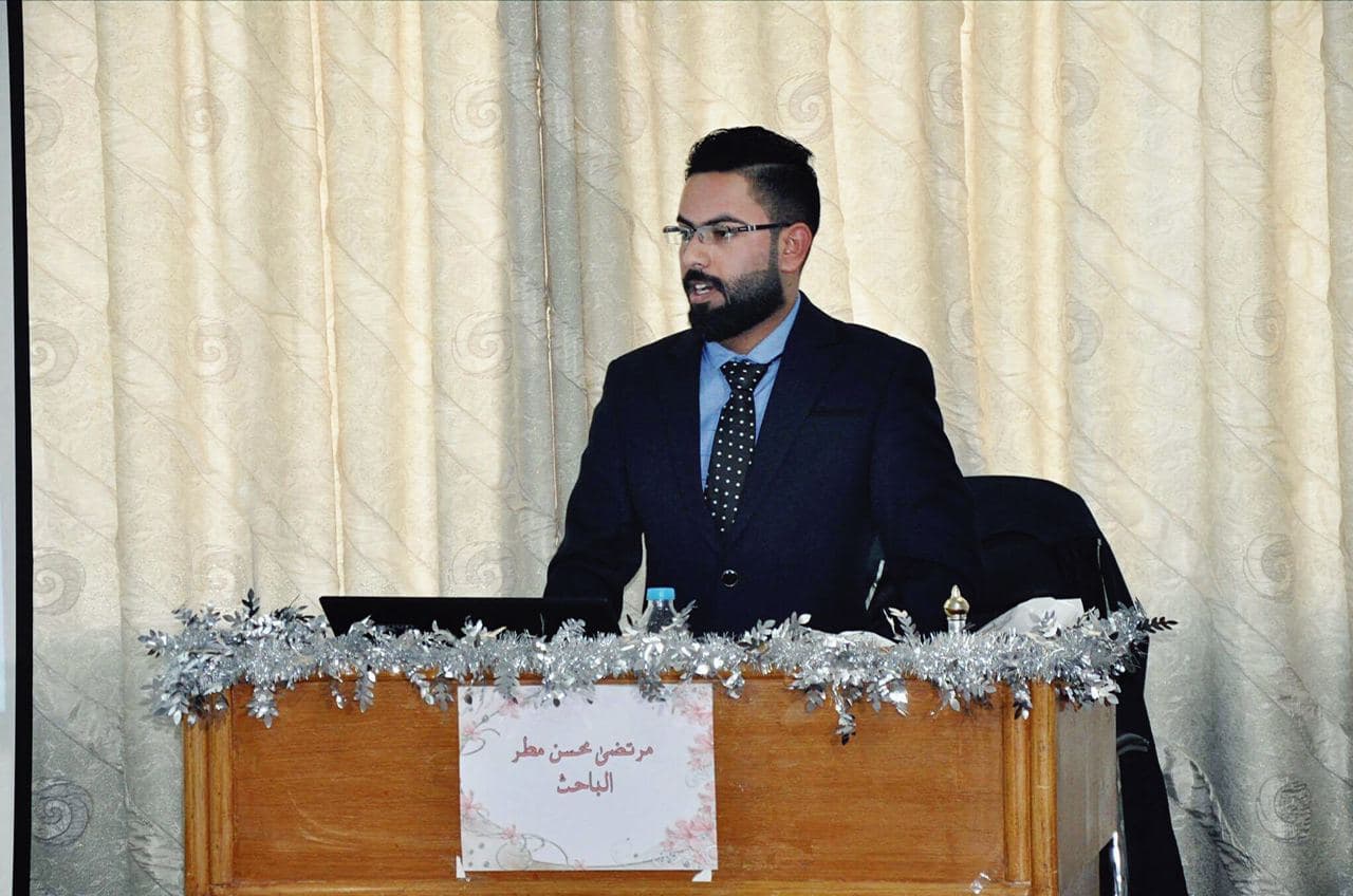 حصول تدريسي على كتاب شكر و تقدير من محافظ بابل