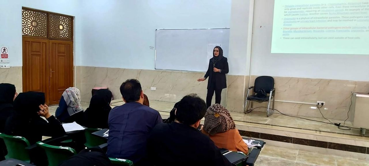 دورة تدريبية تخصصية في مجال الاختبارات الطبية الاساسية في رحاب كلية المستقبل الجامعة