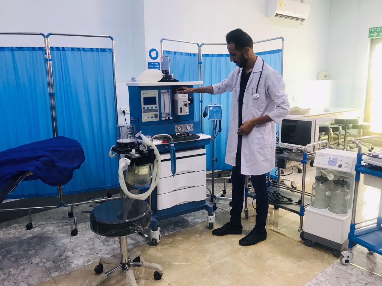 متابعة التعليم المدمج واجراء الفديوات المختبرية في كلية المستقبل 