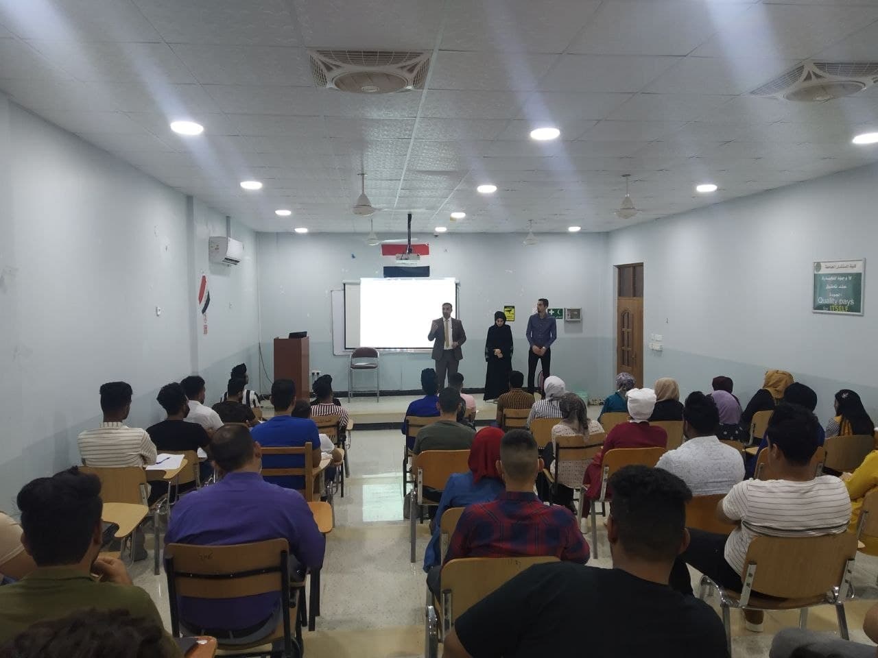 جانب من المحاضرات الحضوريه لقسم الفيزياء الطبيه