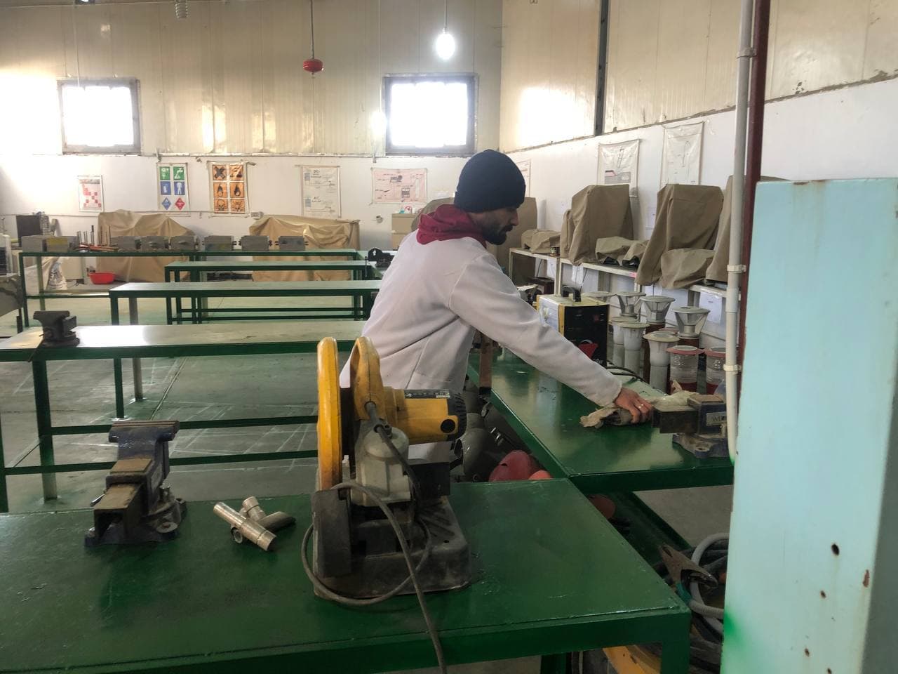  تحضير الورش الهندسية في مختبرات قسم هندسة تقنيات التكييف والتبريد