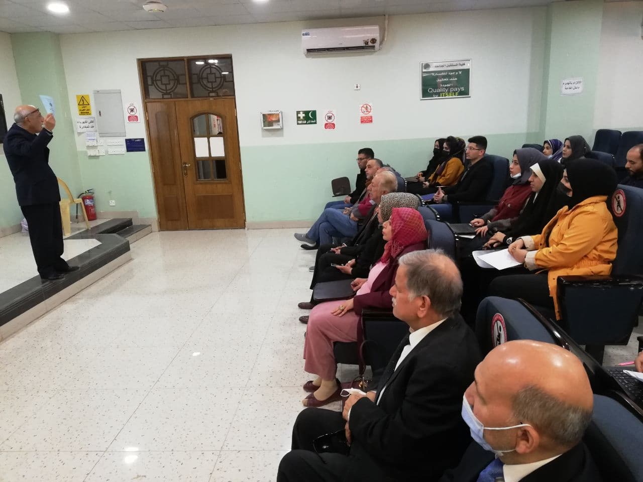 حضور ورشة علمية بعنوان "أنظمة ضمان الجودة في مؤسسات التعليم العالي / تبني ام بناء" 