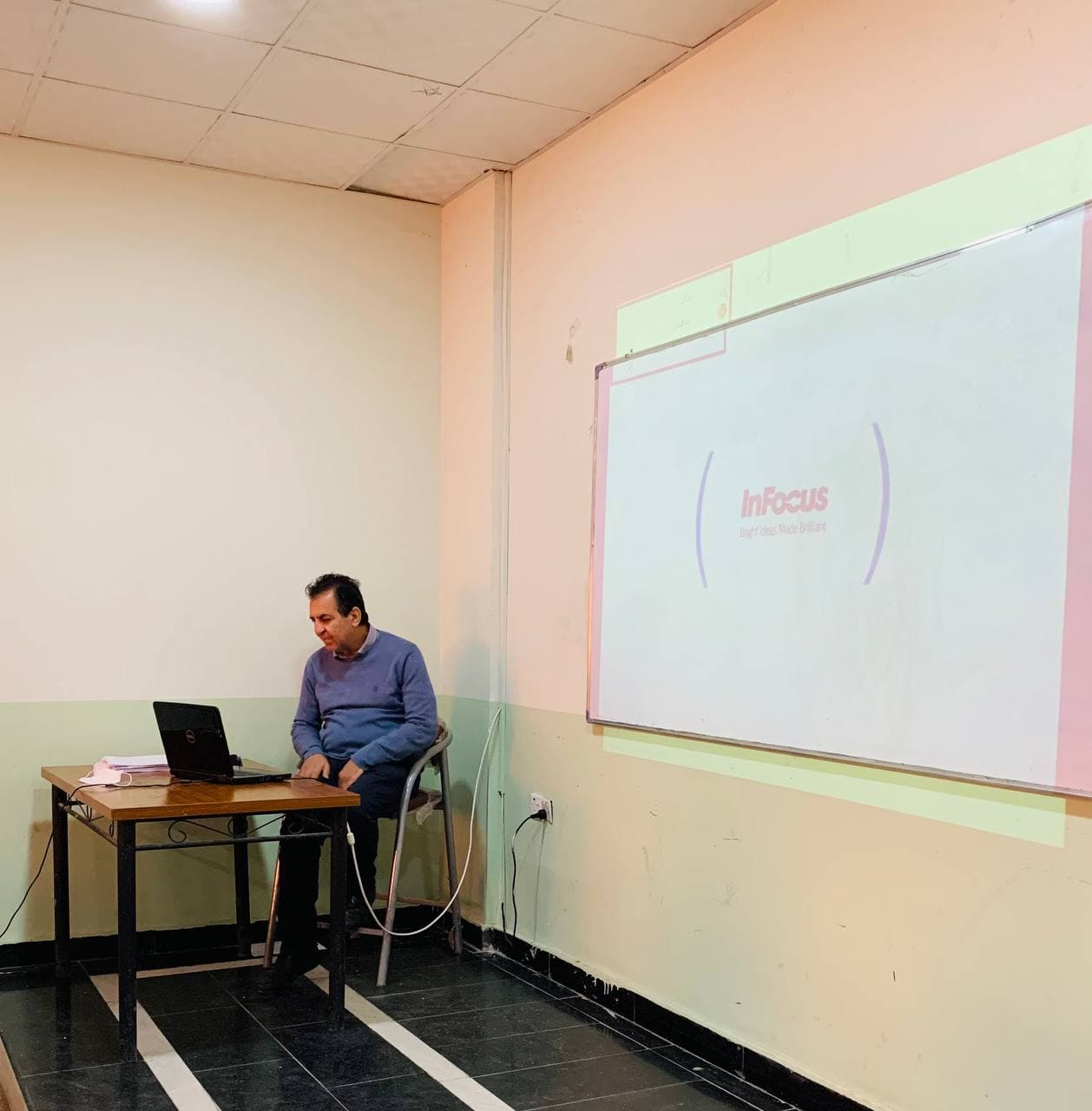 حلقة نقاشية حضورية بعنوان (Effect of High Volume of Fly Ash on Mechanical Properties of Concrete)