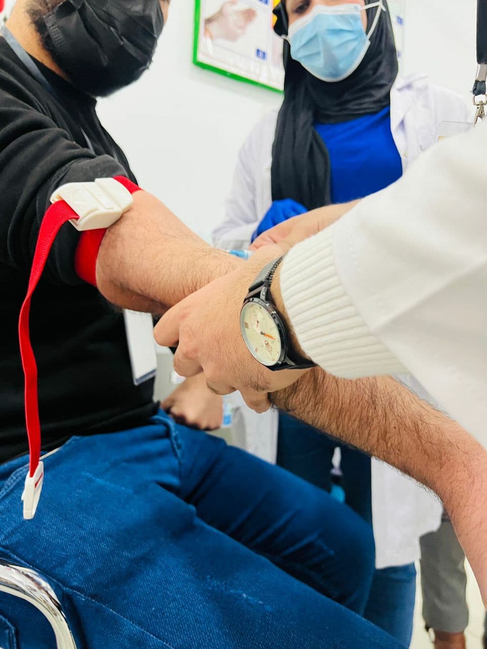 قسم تقنيات المختبرات الطبية يقيم ورشة عمليه في مختبر علم الدم 