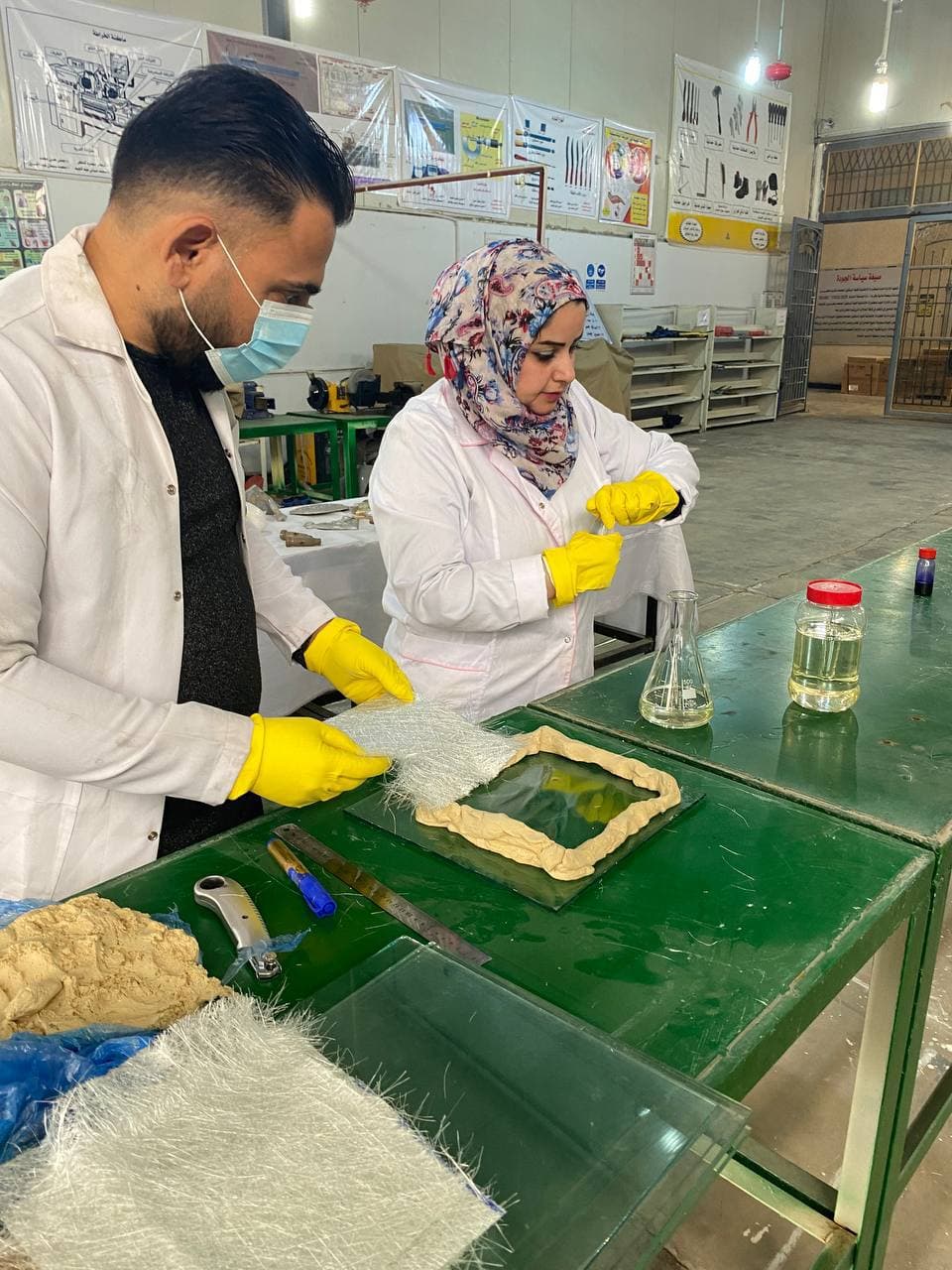 مشروع تخرج في دراسة تاثير مادة Epoxy على الخواص الميكانيكية للالياف الزجاجية