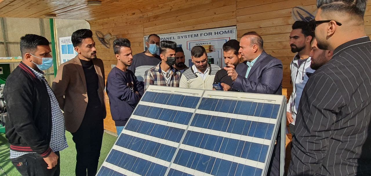 السيد رئيس قسم هندسة تقنيات التكييف و التبريد يشرف على عدة مشاريع تخص الطاقة الشمسية 