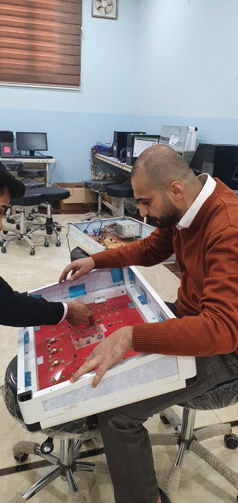 صيانة بوردات مختبر الاجهزه والقياس