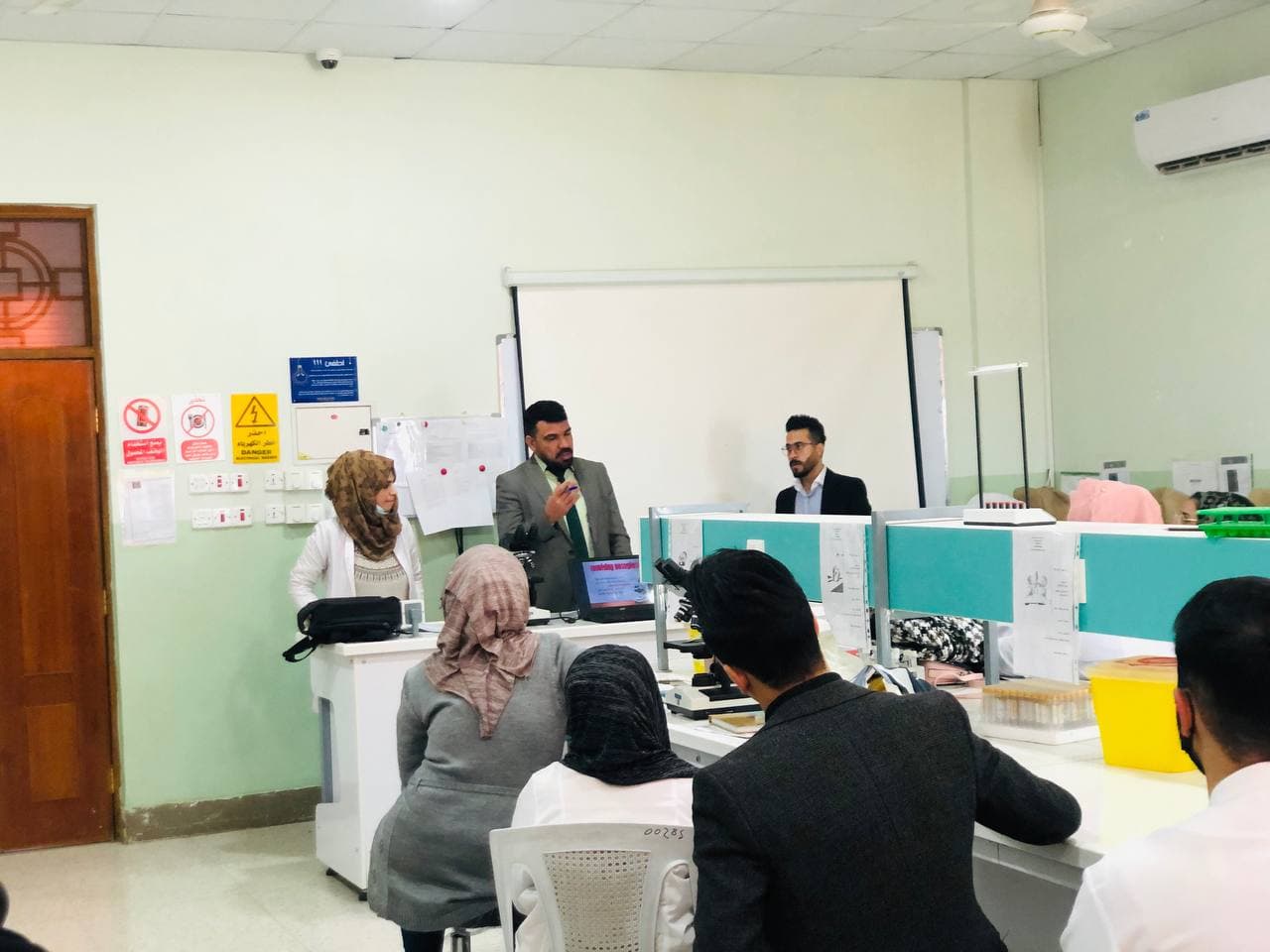  اسبوع التعليم الرقمي لطلبة المرحلة الاولى في كلية المستقبل الجامعة