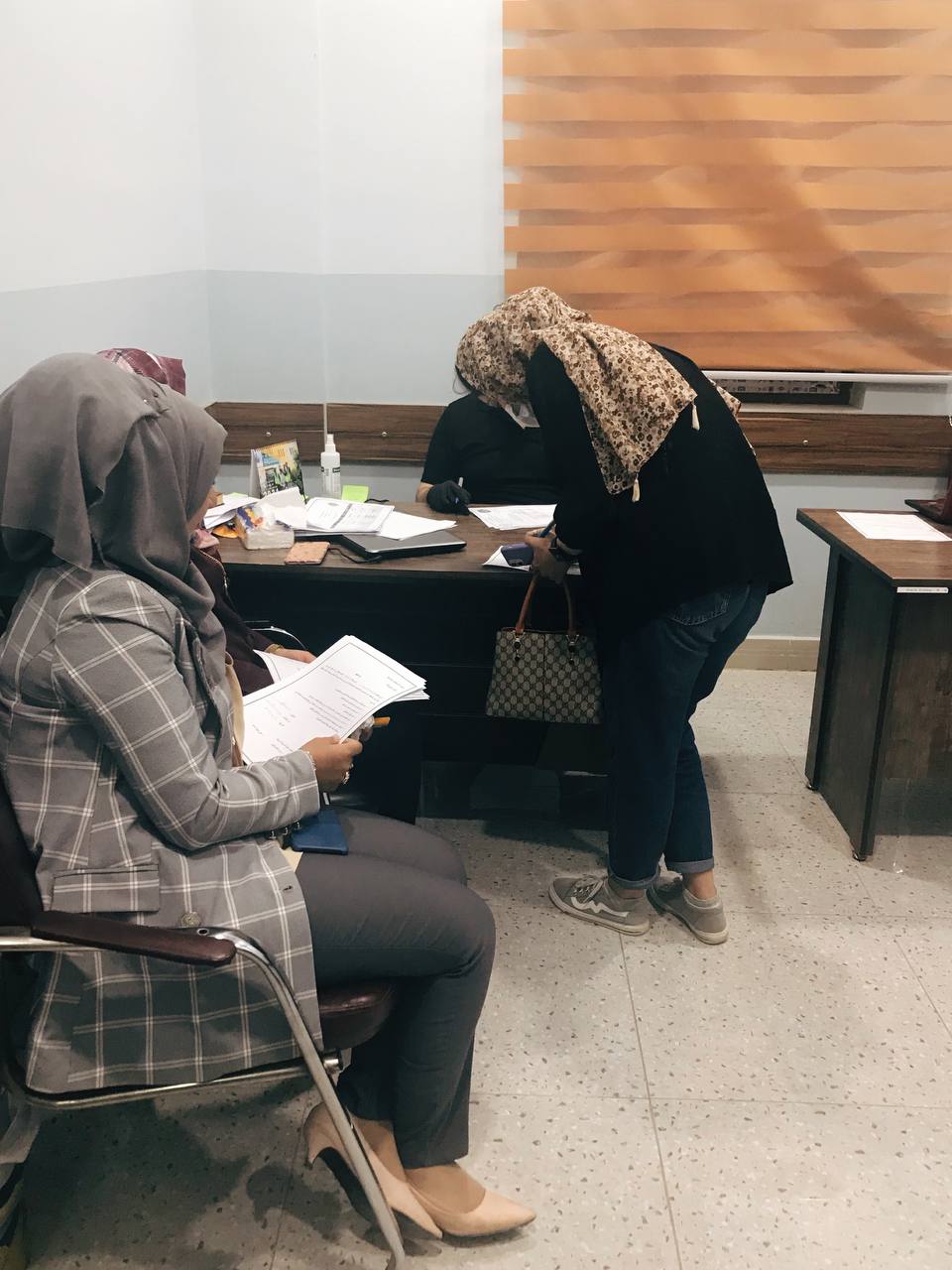 طلاب المرحلة الرابعة يقدمون اعتذارا لإدارة القسم والكلية عن الإضراب في امتحان الكيمياء الصيدلانية