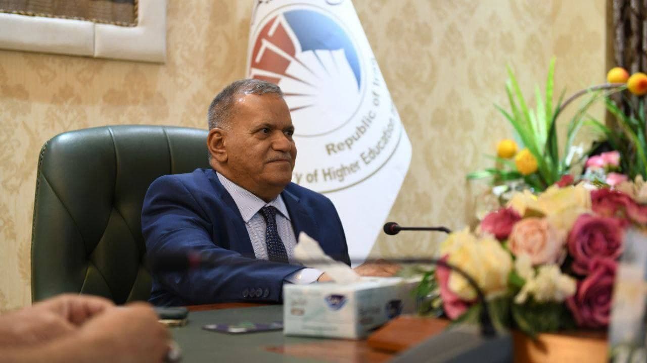 السيد عميد كلية المستقبل الجامعة يلتقي بالفريق البحثي المساهم في دخول الكلية في تصنيف التايمز 