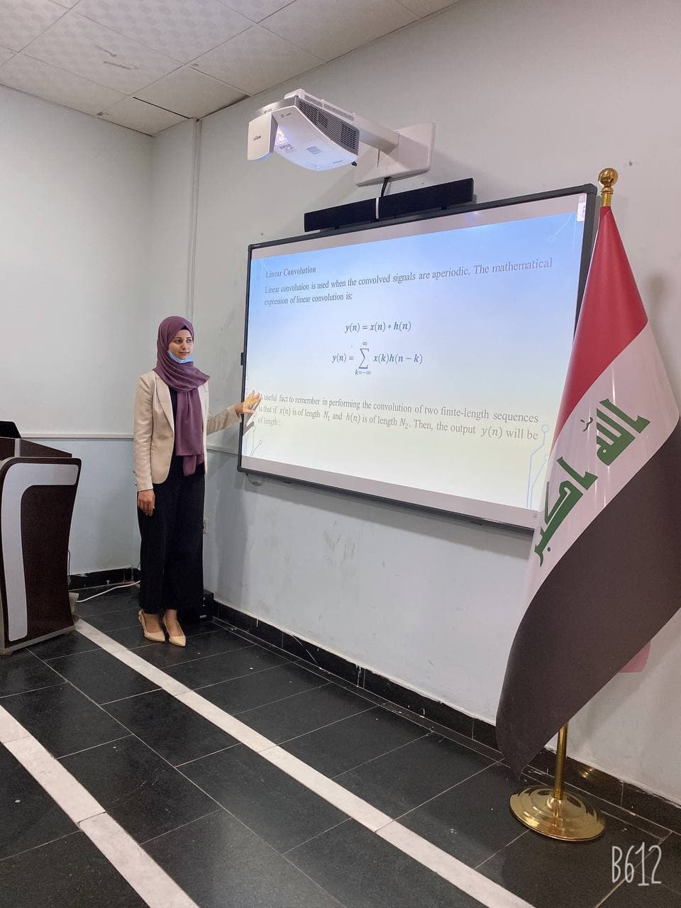 استمرار استخدام القاعات الذكية لالقاء المحاضرات النموذجيه  لأقسام الكلية