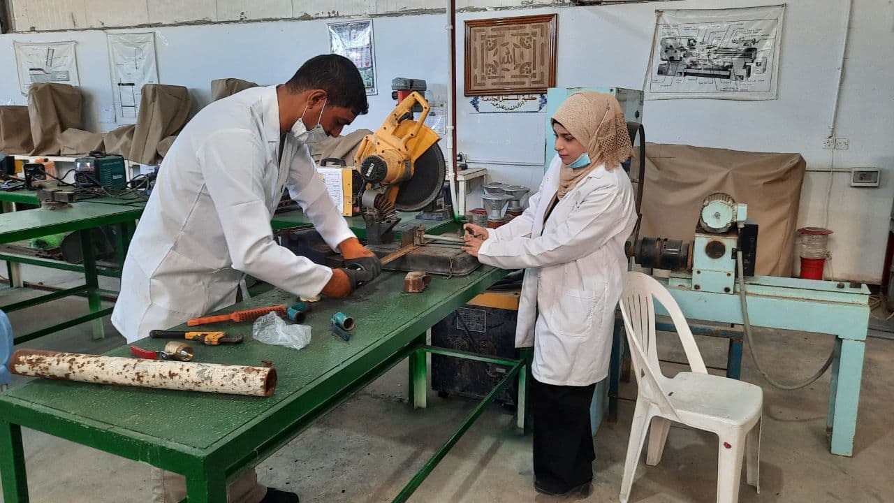 صيانة اجهزة قياس التدفق في مختبر ميكانيك الموائع 