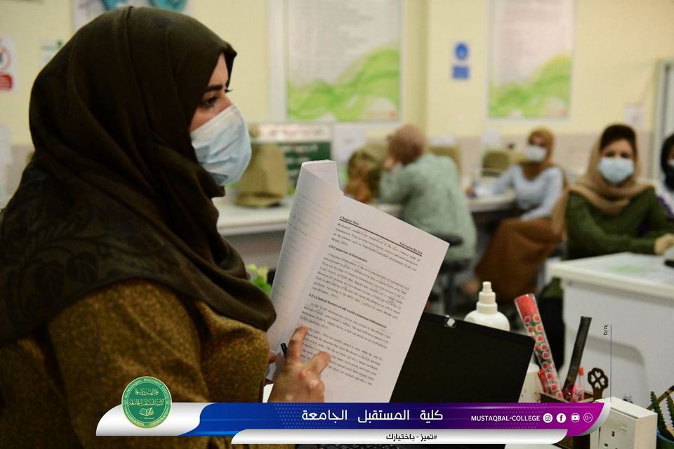 حضور طلاب المرحلة الرابعة قسم تقنيات المختبرات الطبية في كلية المستقبل الجامعة إكمال مشروع التخرج والتحاور به ماقبل المناقشة بين الطلاب والمشرف