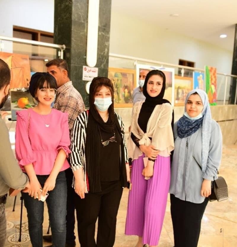 مشاركة طلبة قسم طب الأسنان في معرض الرسم الذي تقيمه كلية المستقبل الجامعة