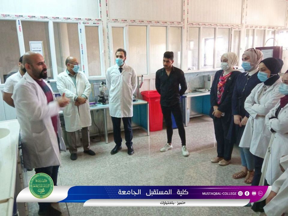 زيارة وفد من كلية المستقبل الجامعة الى مركز ابحاث الحمض النووي DNA