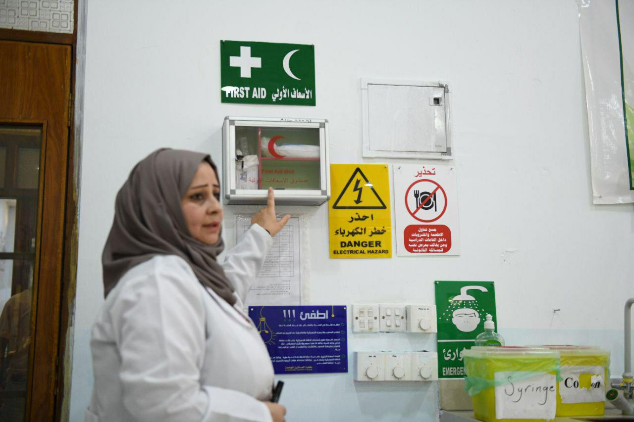 قسم تقنيات المختبرات الطبية يقيم ورشة عملية عن الاسعافات الاولية واجراءات السلامة المختبرية