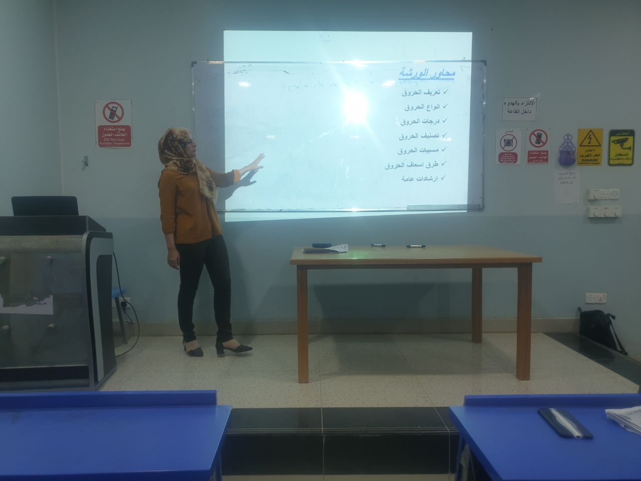  ورشه بعنوان (الحروق وطرق اسعافها) للدكتورة نسمة عدنان جبر .