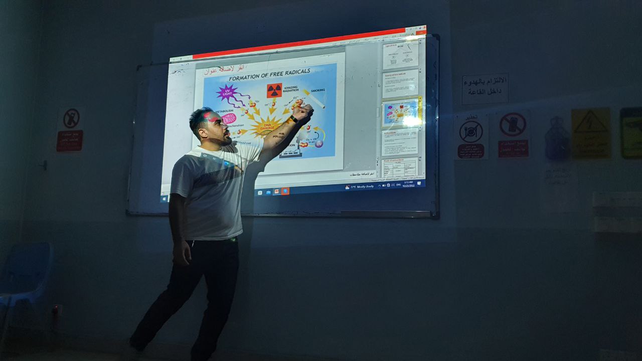 ورشة تعليمية باشراف الاستاذ م.م ايهاب فؤاد عبد الله بعنوان الاجهاد التأكسدي وتأثيره على صحة الانسان