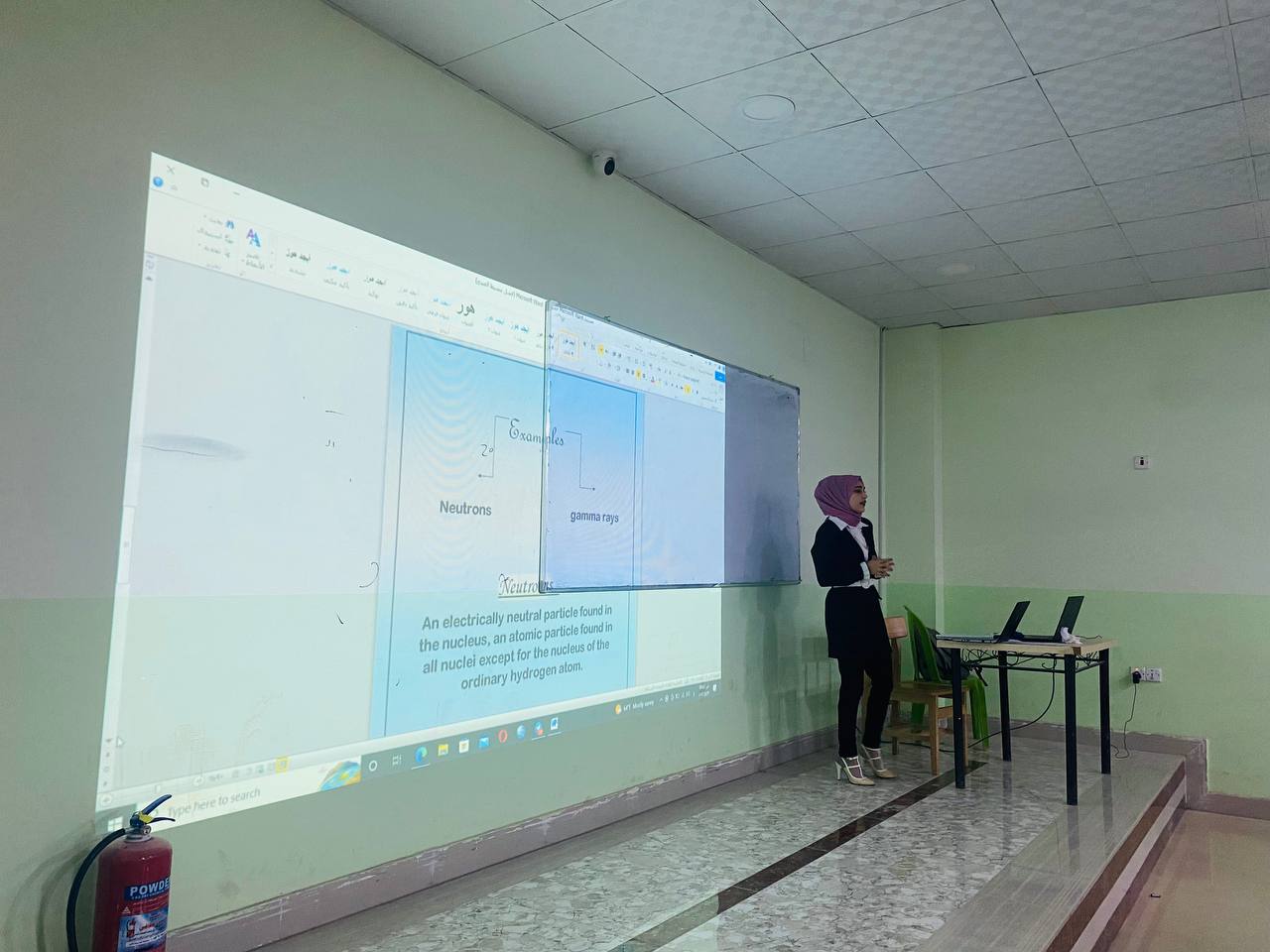 ورشة تعليميه بأشرف التدريسية م.م تبارك فلاح ناجي  لقية الطالبتان  في قسم قسم تقنيات الاشعة (حنين ميثم طعمة + ايمان علي حسن).