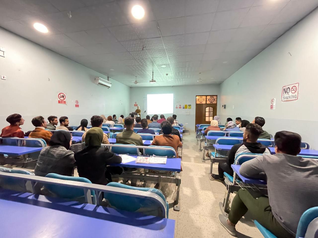 ورشة تعليمية بإشراف م.م زهراء علي نايف بعنوان اثار الادمان ع الاجهزة الالكترونية وكيفية التخلص منها