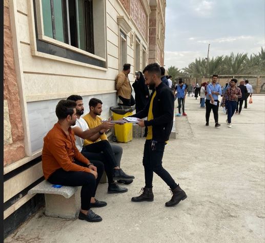 توزيع بروشرات حول كيفية  مكافحة التدخين 