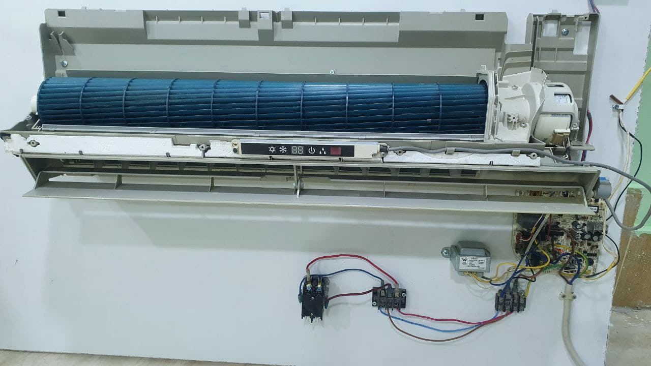 تصنيع لوحة تدريبية عن اجزاء وحدة مناولة الهواء ودوائر السيطرة