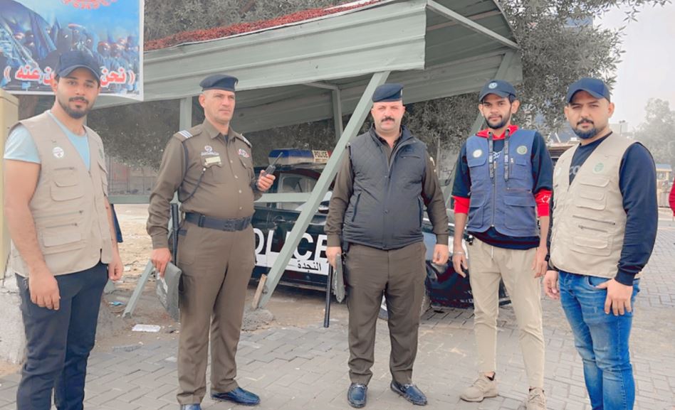 توزيع بدلات مطرية من قبل فريق انشطة قسم ادارة الاعمال 