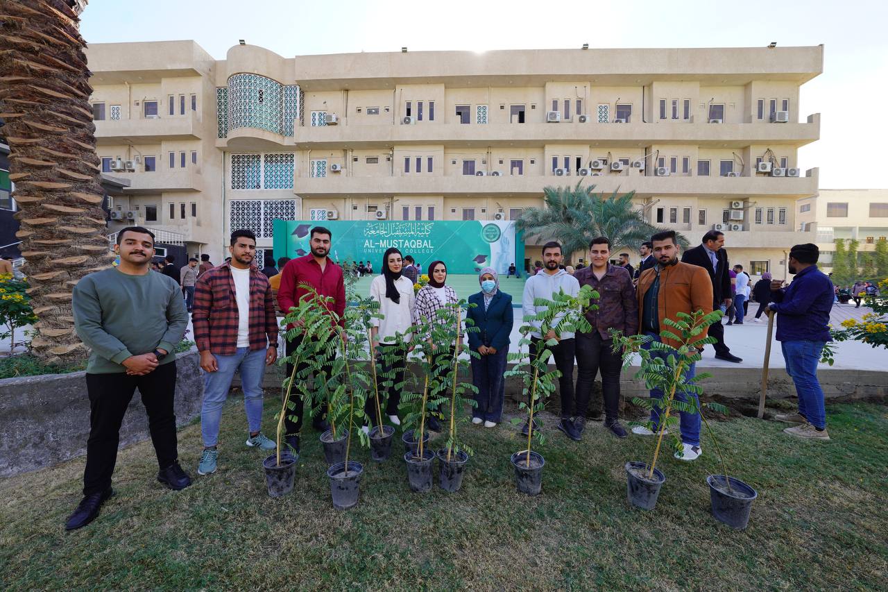 حملة زراعه شتلات في أروقه كليه المستقبل الجامعة