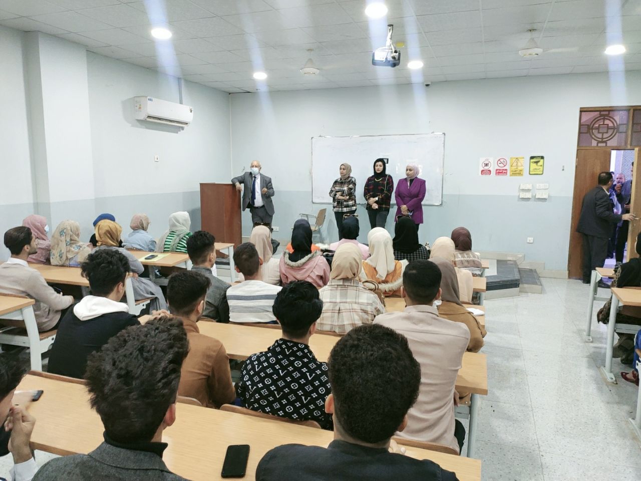 قسم تقنيات المختبرات الطبية يقيم ندوه تعريفيه لطلبة القبول الجديد  للعام الدراسي 2022-2023