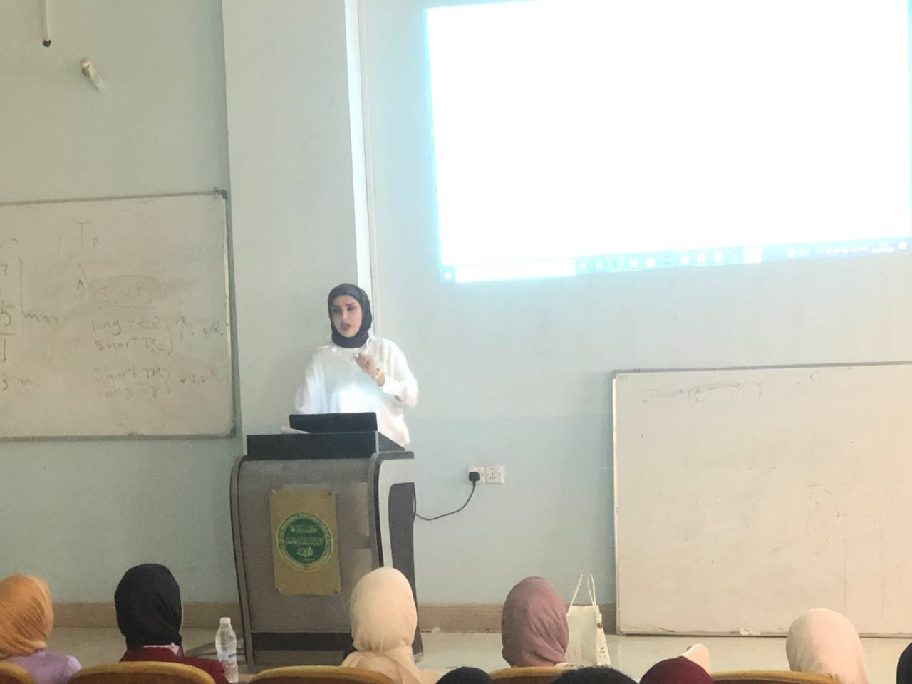 ورشة تعليميه بأشرف التدريسية م.م بان كاظم مريح  في قسم تقنيات الاشعة .