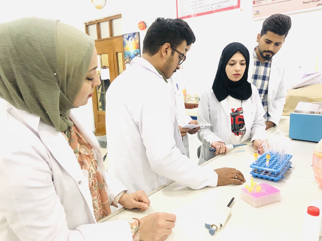  قسم تقنيات المختبرات الطبية يقيم ورشة تدريبية بعنوان (اهم العناصر في جسم الانسان)