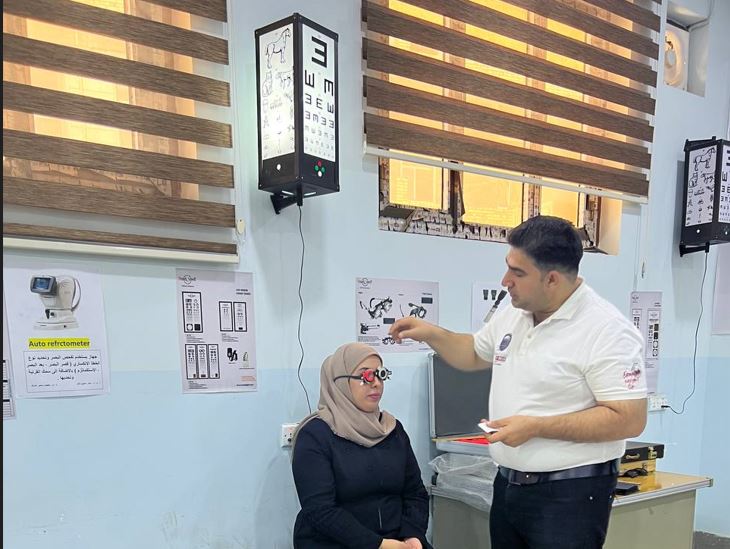 ورشه علمية تعلمية بعنوان (تعليم الطلبة كيفية تحديد حدة النظر لضعاف البصر باستخدام Snell chart)