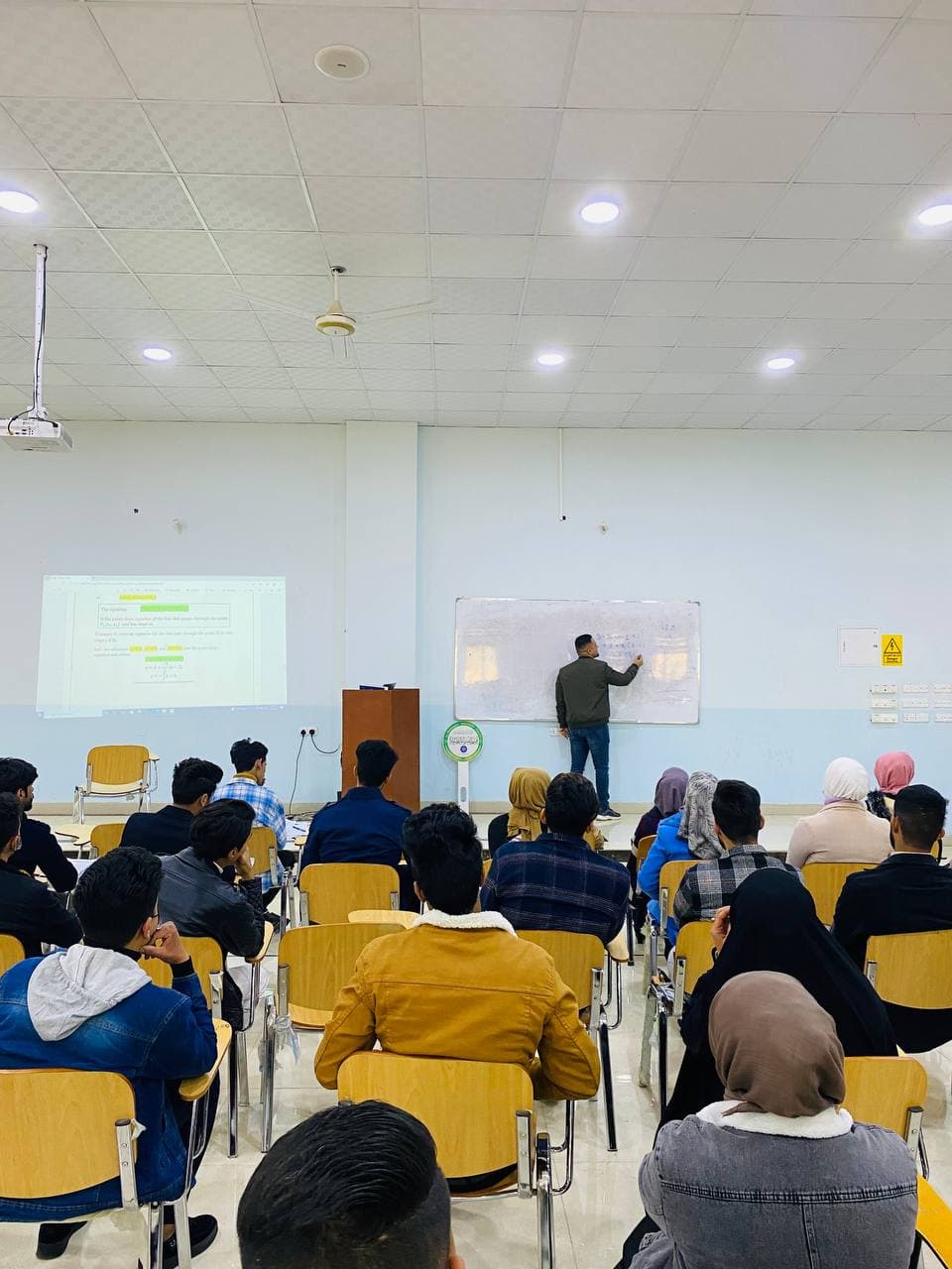 مباشرة طلاب المرحله الاولى لقسم الفيزياء الطبيه