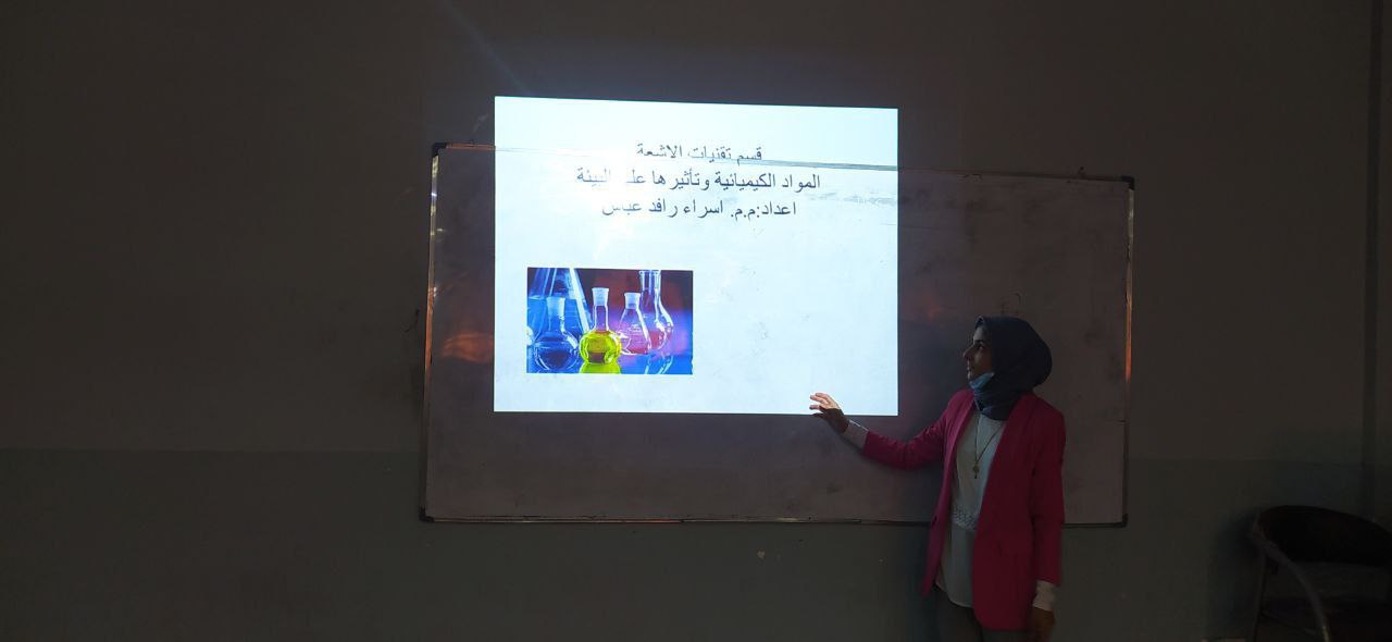 ورشة تعليمية باشراف التدريسية م.م اسراء رافد بعنوان (تأثير المواد الكيمائية على البيئة )