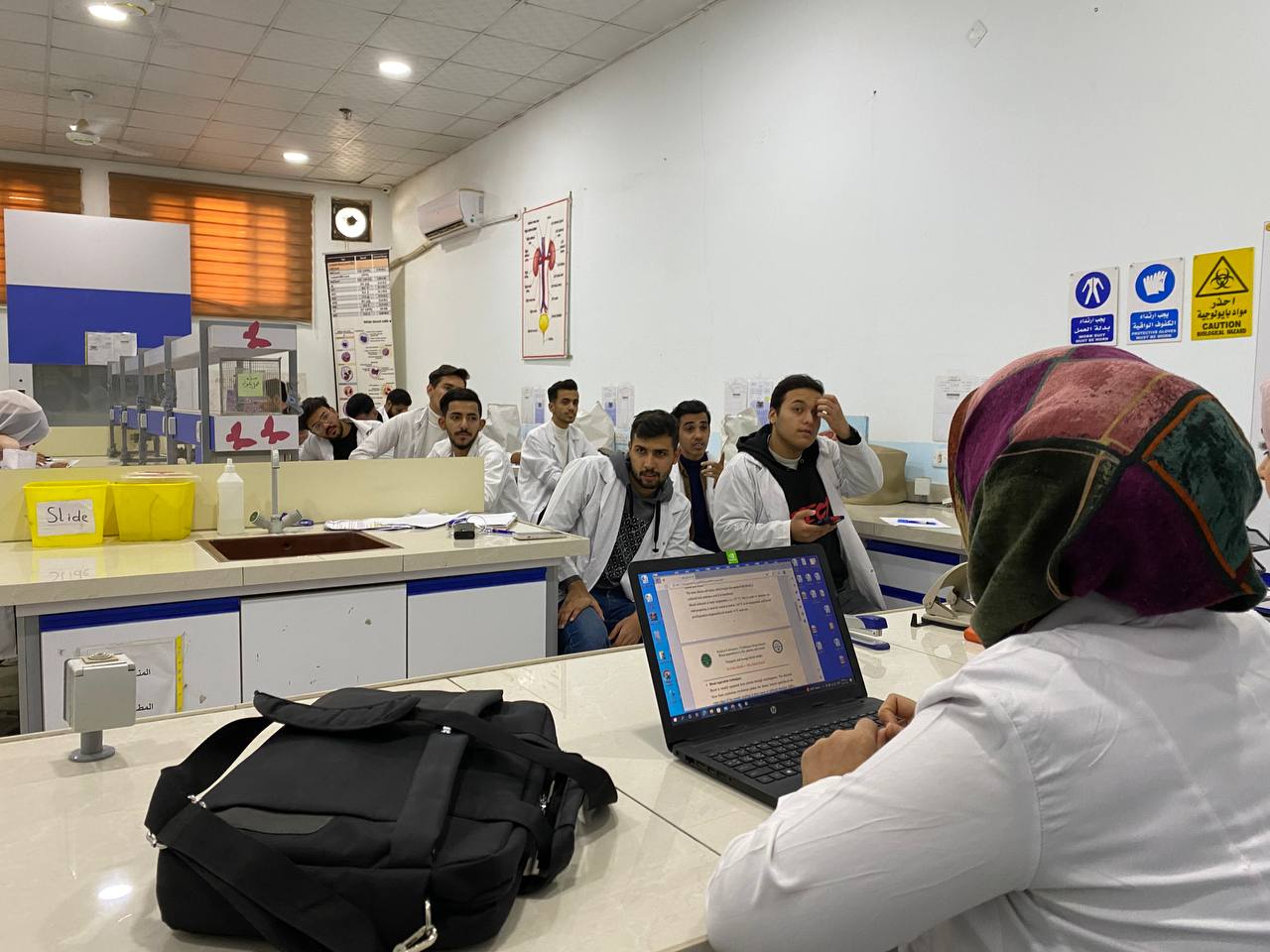 قسم تقنيات المختبرات الطبية يقيم ورشة تدريبية بعنوان سكر الحمل