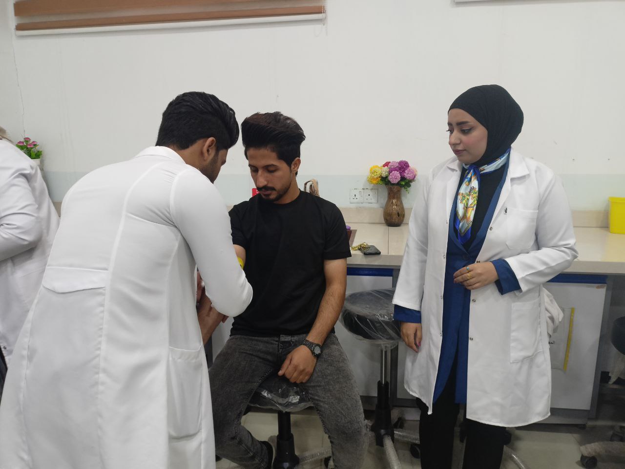 قسم تقنيات المختبرات الطبية يقيم ورشة تعليمية لطلبة المرحلة الرابعة وبعنوان العوامل التي تؤثر على نتيجة تحليل PCV