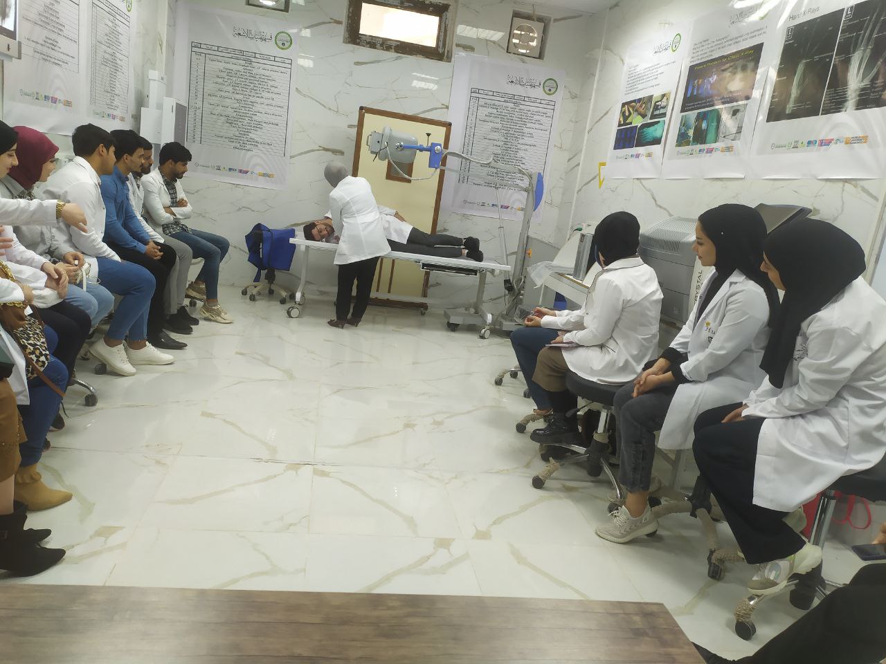 ورشة علمية مكونات جهاز الاشعه وكيفية عمل الجهاز والوضعيات الاساسيه لتصوير الرأس للمعيدة براء عبد العباس 