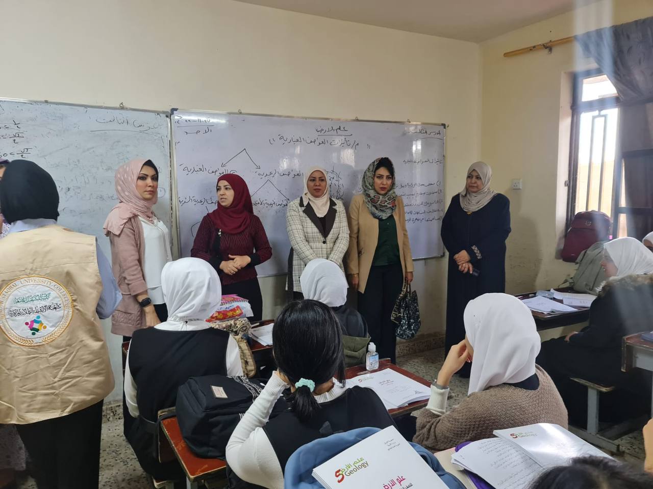 قسم تقنيات المختبرات الطبية في كلية المستقبل الجامعة يقيم حملة تطوعية بهدف مساعده الطلاب لتوفير الكتب والقرطاسيه