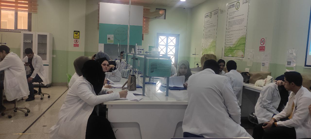 ورشة علمية للتدريسية م.م الاء سلمان حسين بعنوان (التعامل مع المواد الكيمياوية )