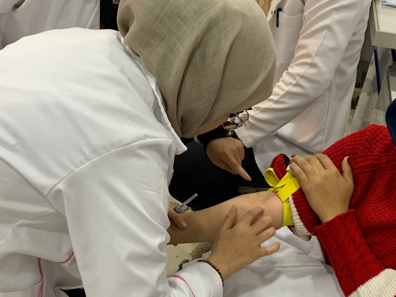 قسم تقنيات المختبرات الطبية في كلية المستقبل الجامعة يقيم ورشة تعليمية تحت عنوان طرق جمع العينات