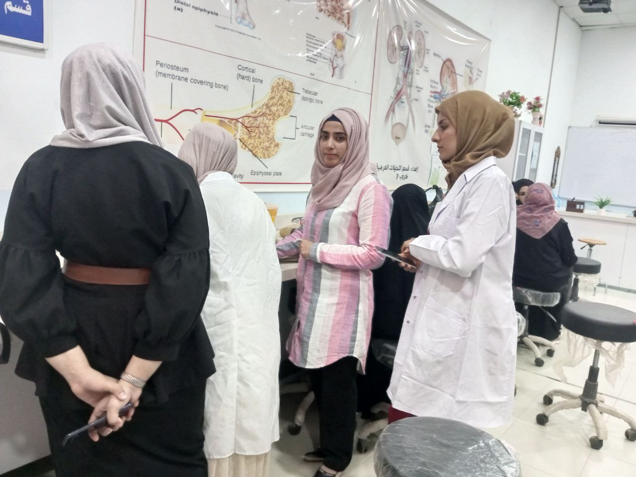 ورشة عن استخدام المجهر الضوئي لفحص العينات وتشخيصها