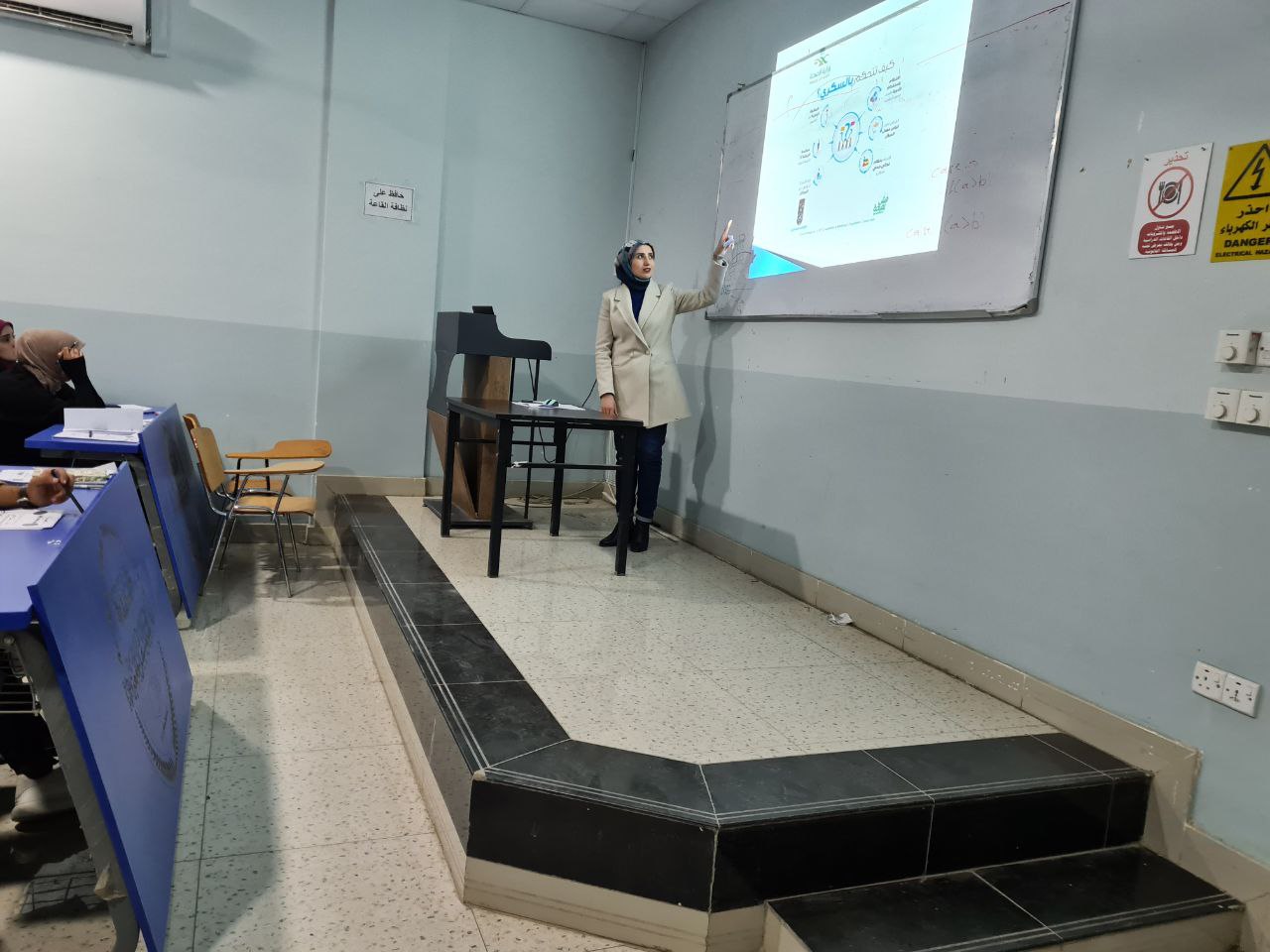 ورشة علمية  بعنوان (السكائر الالكترونية و مضارها) للتدريسية م.م بشائر عبد الحمزة عبد الخضر